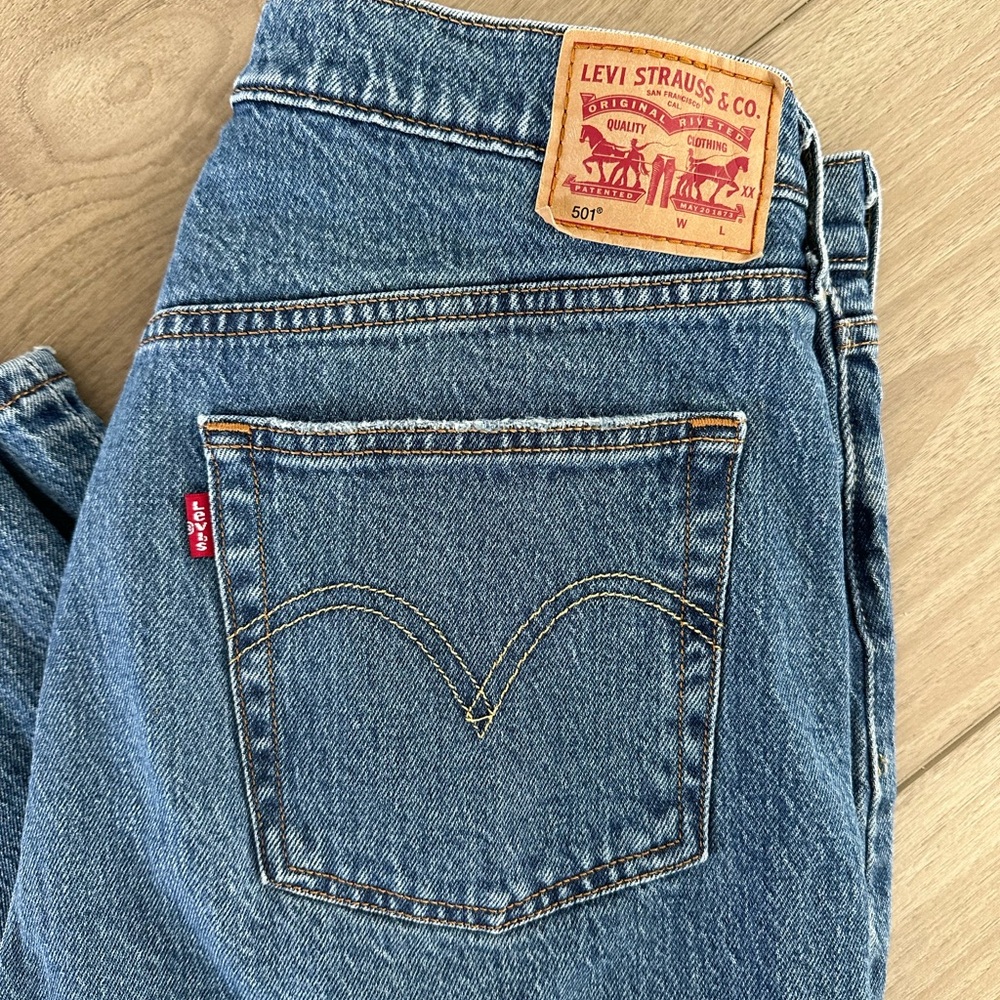 Levi's Straight-Leg 501 Jeans Classic Denim 31x30 - Picture 4 of 6